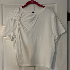 H&M White Asymmetrical Ruched Short Sleeve Cropped Tee